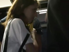 Молодую блондинку Lexi Bloom ебали в автобусе в Лос-Анджелесе