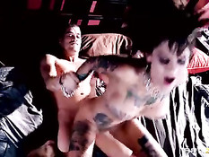 Страстные американские порно актрисы любят трах на солнцепёке