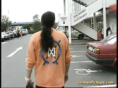 Развратная немецкая блондинка в стрингах оттрахана в анус и пизду