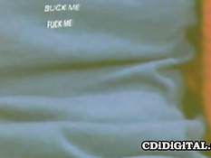 Ретро порно актриса Kim Bernard делает минет и дрочит член руками