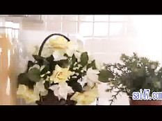 Перевозбуждённая азиатка мастурбирует разговаривая по телефону