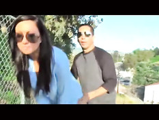 Смелые молодые девчонки обнажаются и мастурбируют на публике