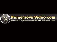 Девка с тату на пояснице становится раком и получает член в очко