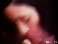 В винтажном порно фильме парни и девки устраивают в лесу оргию