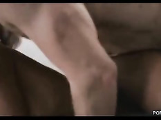 Смуглая стриптизёрша Anya Ivy делает минет и дрочит хуй сиськами