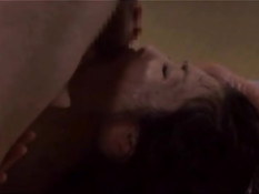 Возбуждённый мужчина набросился на спящую японку и оттрахал