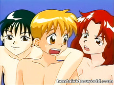 Три аниме девчонки используют мальчика для обучения Камасутре