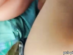 Молодая чешская шалава отсосала хуй и получила сперму на сиськи