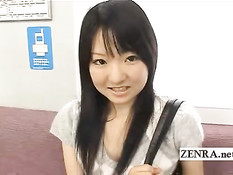 Бесстыжие японские лесбияночки целуются в засос в поезде метро