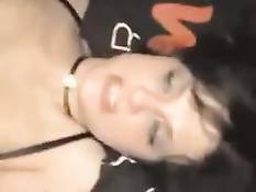 Девушка поманила парня пальчиком и он вставил хуй в её пиздёнку