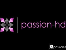 Девчонка с бритой киской тихо стонет занимаясь сексом с приятелем