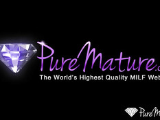 Сексуальная дамочка Phoenix Marie ебётся с молодым любовником