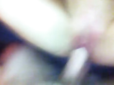 Засаживает длинный член в бритую киску подружки и снимает порно