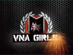 Канадскую даму Shanda Fay держат на поводке и заставляют сосать