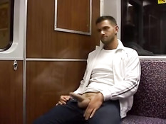 Два голубых друга катаются в метро и потихоньку дрочат свои члены