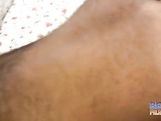 Два полных волосатых голубых парня занимаются сексом на кровати