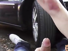 Милая девушка минетом и сексом заплатила за поездку в автомобиле