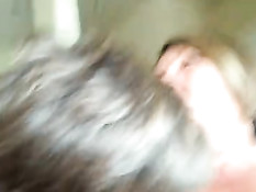 Пожилая женщина громко стонет когда мужчина делает куннилингус