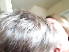 Пожилая женщина громко стонет когда мужчина делает куннилингус