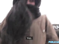 Сердобольный парень накормил бездомную девушку и дал отсосать