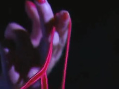 Лесбиянка вампир заставляет девушек вылизывать и целовать пизду