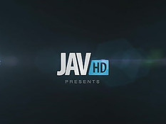 Бесстыжая азиатская девка занимается сексом в городском автобусе