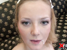 Ненасытную русскую девку могут удовлетворить только два парня