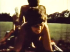 Девушки с волосатыми письками трахаются в ретро порно 60-х годов