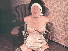 Девушки с волосатыми письками трахаются в ретро порно 60-х годов