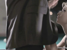 Сексуальные красивые девушки отсасывают и дрочат парням член