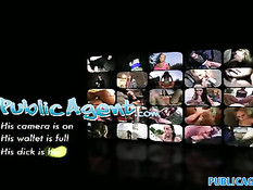 Парень уговорил девку Илону отсосать его член и оттрахал её раком