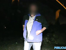 Парень уговорил девку Илону отсосать его член и оттрахал её раком