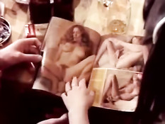 Две девчонки с волосатыми лобками пробуют анальные секс игры