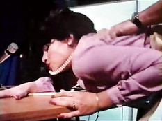 Актриса винтажного порно Vanessa del Rio оттрахана раком в задницу