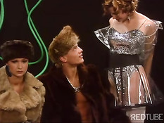 Жёсткий групповой трах во время костюмированной винтажной оргии