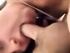 Девушка крупным планом отсасывает член, а парень снимает порно