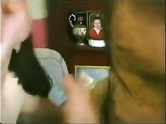 Сиськастая британская жена занимается сексом с двумя мужчинами