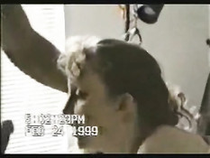 Женщина в чёрных чулках прыгает на большом члене чёрного парня