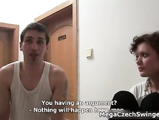 На чешской любительской свинг вечеринке снимается порно видео