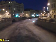 Сисястая русская блондинка занимается сексом с незнакомым парнем