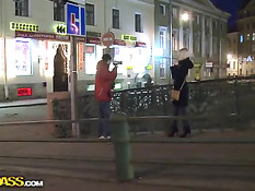 Сисястая русская блондинка занимается сексом с незнакомым парнем