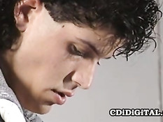 Звезда порно фильмов 80-х годов Samantha Strong сосёт три члена