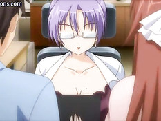 Аниме девка в очках насаживается бритой писькой на большой член