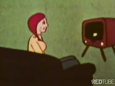 В ретро порно мультфильме киску мастурбируют разными продуктами