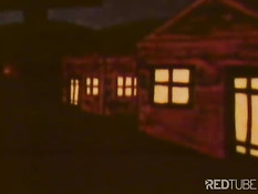 В ретро порно мультфильме киску мастурбируют разными продуктами