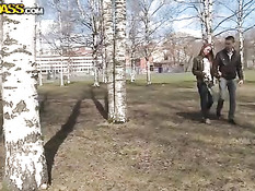 Привёл домой симпатичную русскую девушку и оттрахал на кровати