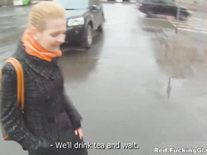 Парень привёл домой юную блондинку с косой и оттрахал в киску