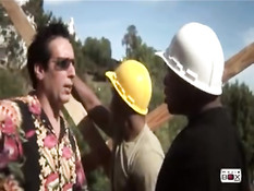 Старая блондинка Nina Hartley занимается сексом с чёрным рабочим