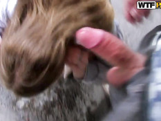 Парни подвезли юную русскую шалаву и развели на глубокий отсос