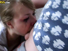 Парни подвезли юную русскую шалаву и развели на глубокий отсос